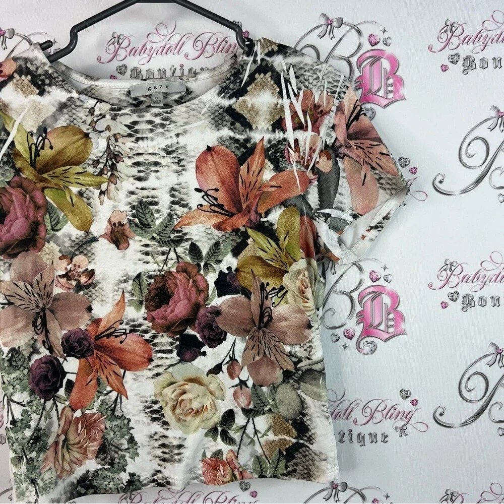 Gaze tshirt tee flowers Lillys boho Multicolor Floral Short Sleeve Top